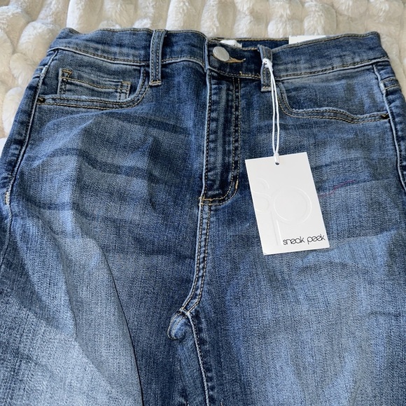 High rise 5/27 sneak peek distressed knees jeans - Picture 4 of 6